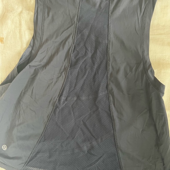 Lululemon Mesh Running Singlet - Picture 3 of 3